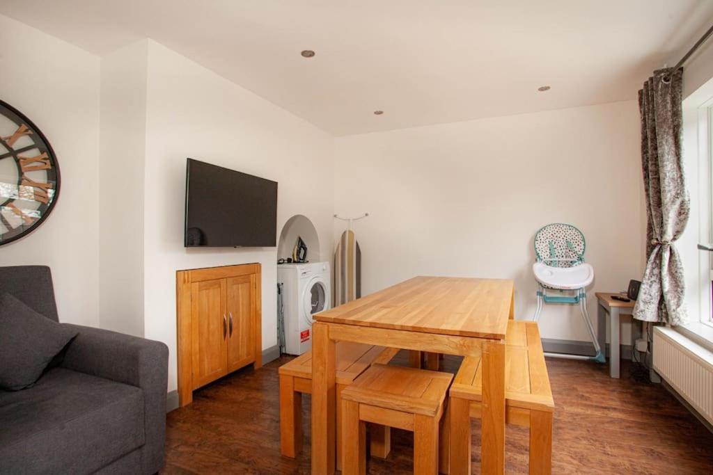 Three Bedroom House, Driveway, Bracknell Centre Ngoại thất bức ảnh