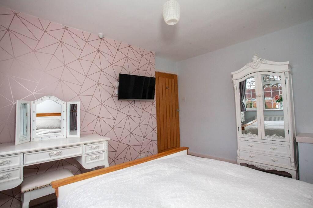 Three Bedroom House, Driveway, Bracknell Centre Ngoại thất bức ảnh