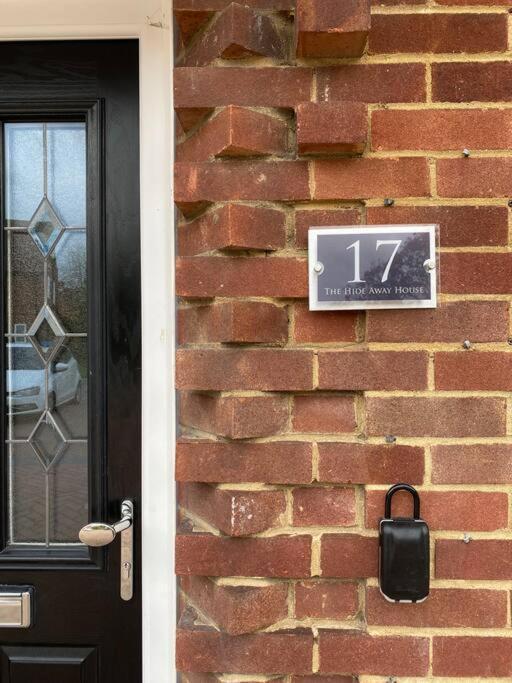 Three Bedroom House, Driveway, Bracknell Centre Ngoại thất bức ảnh
