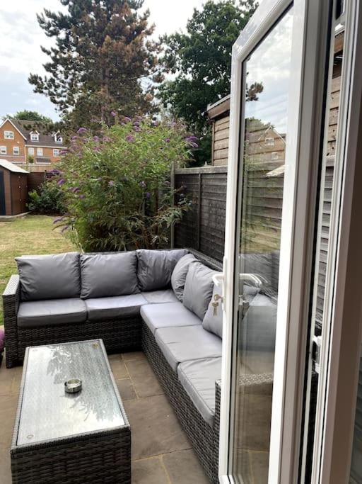 Three Bedroom House, Driveway, Bracknell Centre Ngoại thất bức ảnh